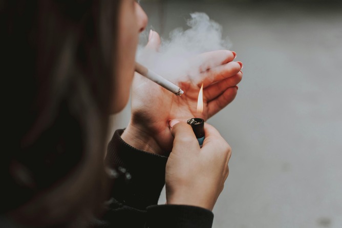 【悲報】イギリス、紙タバコ販売を永久禁止へ
