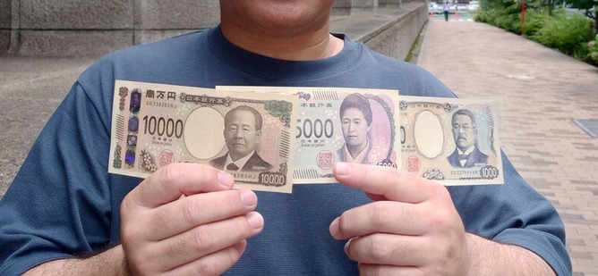 【画像】日本人さん、新紙幣求めて大行列ｗｗｗｗｗｗｗｗｗｗｗ