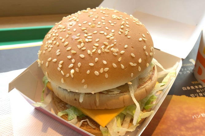 彡(^)(^)「腹減ったな！ビッグマックください！」店員「ビッグマックは10時半からです」