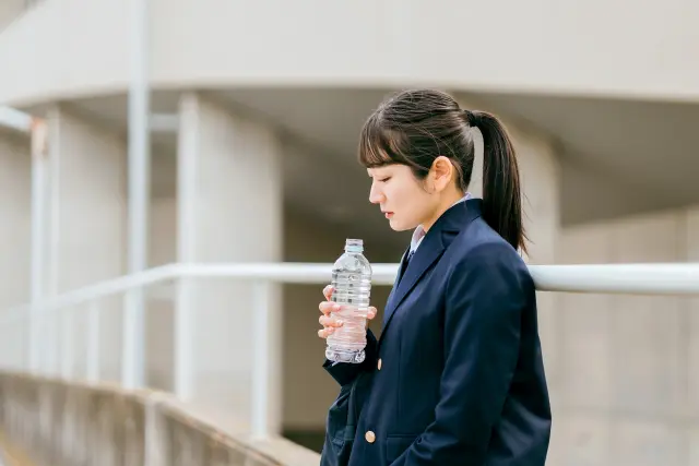 【マジキチ画像大量】放課後に海に来た女子高校生の靴ｗｗｗｗｗ