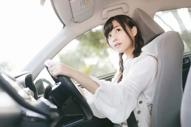 トロトロ運転女「とろ…♡とろ…♡」 イライラワイ「しろよぉ！！！」ﾌﾟｯﾌﾟｰ