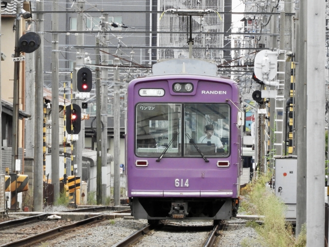 【悲報】乗務中の運転士さん、ダイナミック自殺をかましてしまう