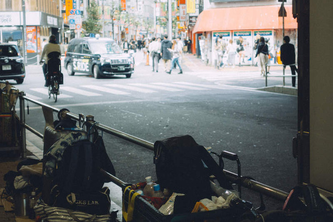 【悲報】役所の人「いい加減路上生活はやめて生活保護を受けて！」ホームレス「やだ！路上がいい！」