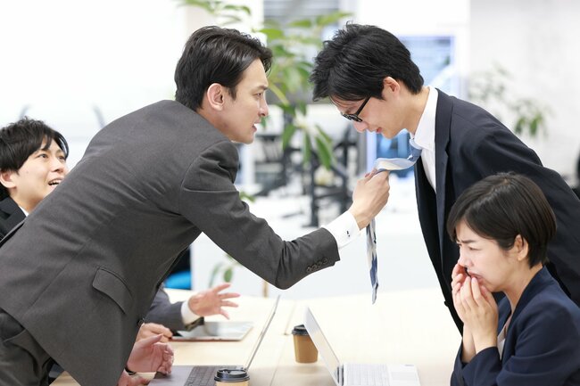 【悲報】俺、会社の後輩にパワハラを受けたと通報されてた事が判明