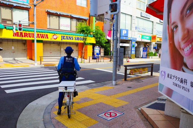 【悲報】女性巡査(20)、元警察官に柔道技で投げ倒されてしまう