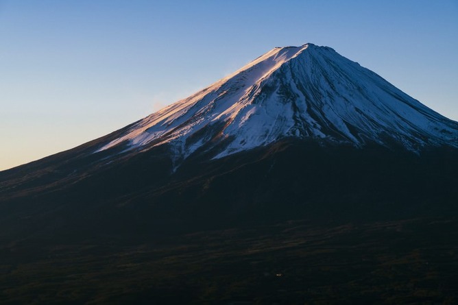 【画像】中国人さん、ついに富士山の頂上に辿り着く