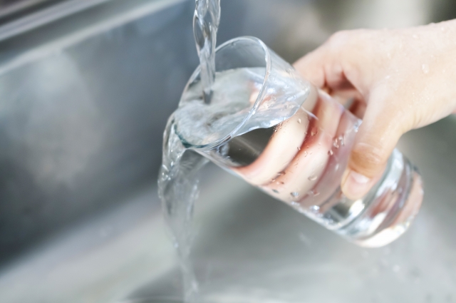 【重要】未だに水道水飲んでる奴、マジでヤバいぞ