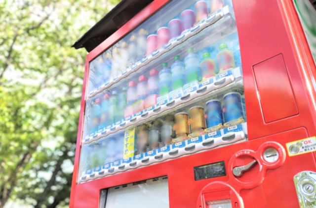 【画像】ヤバそうな自動販売機で飲み物を買った→出てきた飲み物がこれｗｗｗｗｗｗ