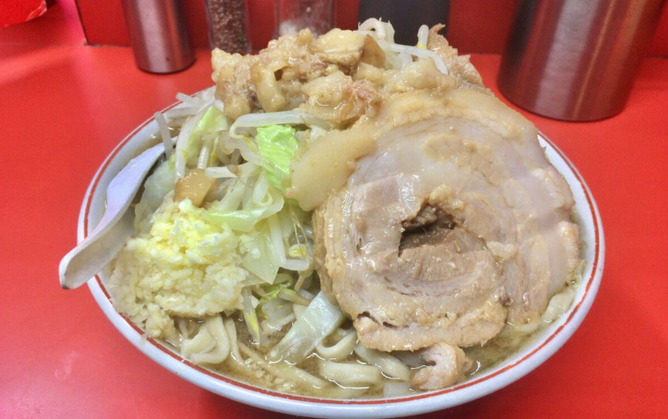 馬鹿「二郎ラーメンうめぇw」ワイ「ほーいw」(血液を抜く音)