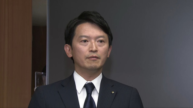 斎藤知事「えぇ、ヘルメット被るの？まぁ別にいいけど・・・」