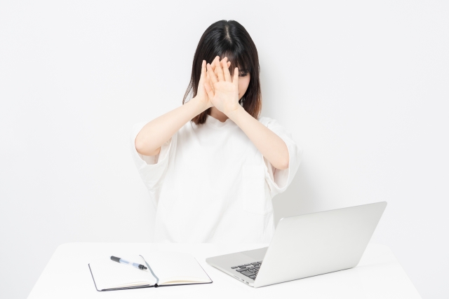 【悲報】職場の好きな女(33)に避けられてしまう