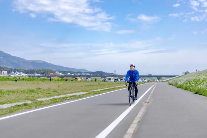 【画像】警察「自転車はココ走らなきゃ罰金ね～ｗ」