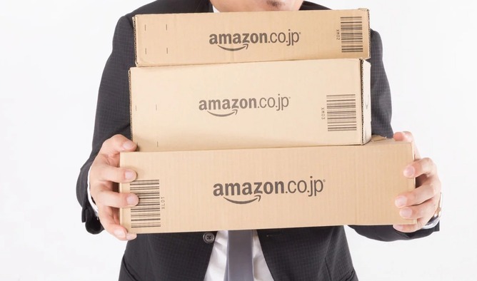 Amazonから頼んでもない水が届いた(半年ぶり2回目)