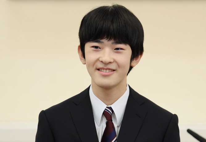 【画像】お前ら「ねンだわ！ねンだわ！w」ワイ「…(悠仁様が女子と仲良くしてる画像を貼る)」
