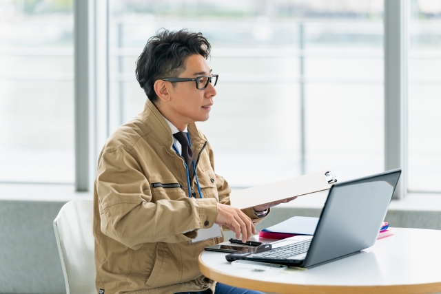 職場に「働いてるフリして成果出さないおっさん」が居るんだけど