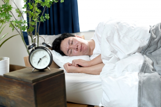 【悲報】ショートスリーパー「睡眠は身体に害。1日30分で十分」→「闇の集団ストーカーに嫌がらせされています！」