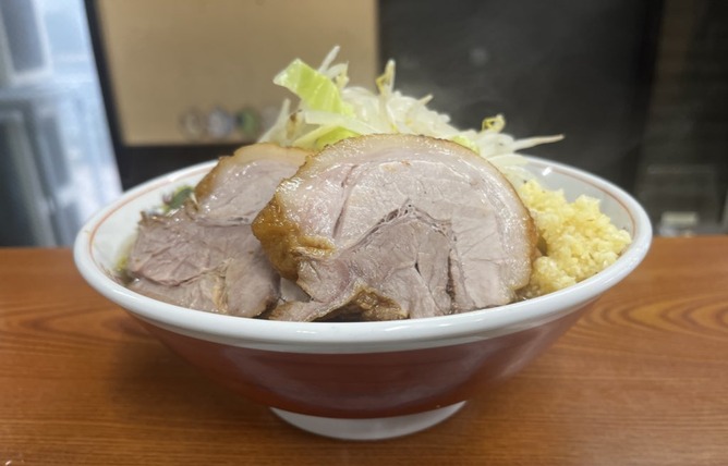 【悲報】ラーメン二郎「ニンニク入れますか？」客「ヤサイ、ニンニク抜き」