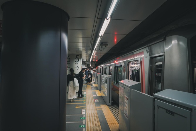 【画像】「電車になかやまきんに君いたｗ」ﾊﾟｼｬ