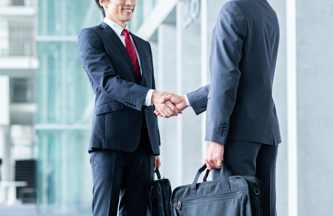 営業ワイ「弊社ならこの納期で出来ます！」設計「無理」資材「無理」現場「無理」
