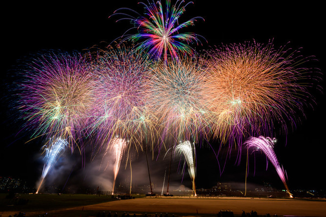 【画像】足立区の花火大会、今年も中止で近所のスーパーとコンビニが終わるｗｗｗｗｗｗｗｗ
