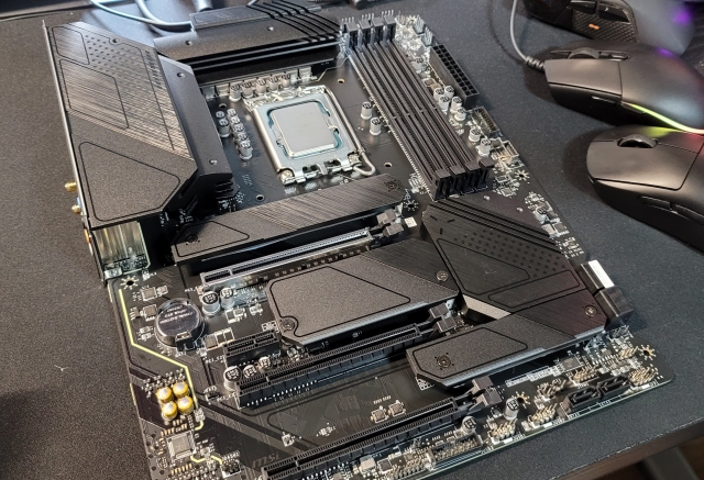 初めてのゲーミングPCに30万払って後悔した話