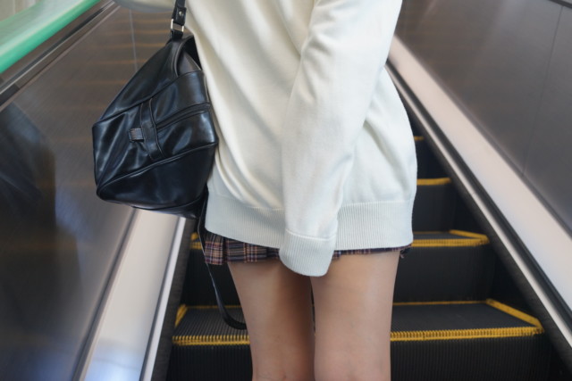 【悲報】おじさん、エレベーターでJK集団に恐怖を植え付けられる