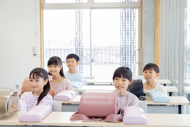 【悲報】女子小学生さん、先生にとんでもない暴言を吐かれてしまう