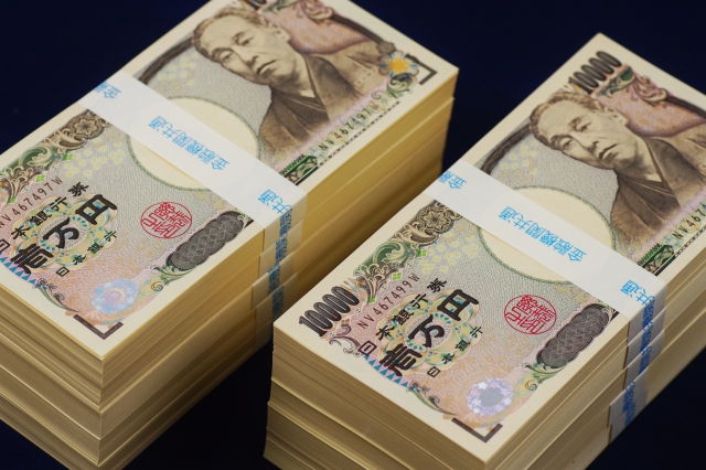銀行員 「普通のサラリーマンでも40過ぎたら3000〜4000万円くらいなら持ってる人たくさんいます」