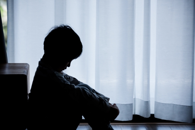 【緊急】隣に住んでる子供が虐待されてるっぽい