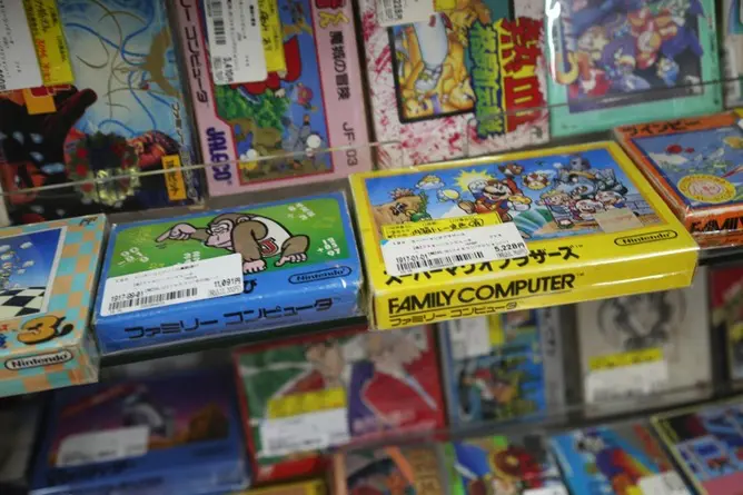 【画像】お前らが子供の頃に通ってたようなノスタルジックなゲームショップ、見つかる