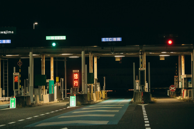 【画像】ETC、車が挟まる　　　　　　