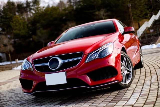 8年型落ちベンツCクラス（200万円）買おうと思ってるんだけど街中でイキれるよね？