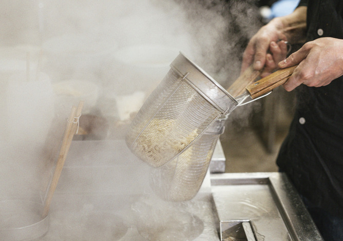 【デブ速報】全席お冷をコーラのラーメン屋、見つかる