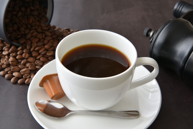 バカ「コーヒーうめーw」ワイ「ほーい」(砂糖を取り上げる)