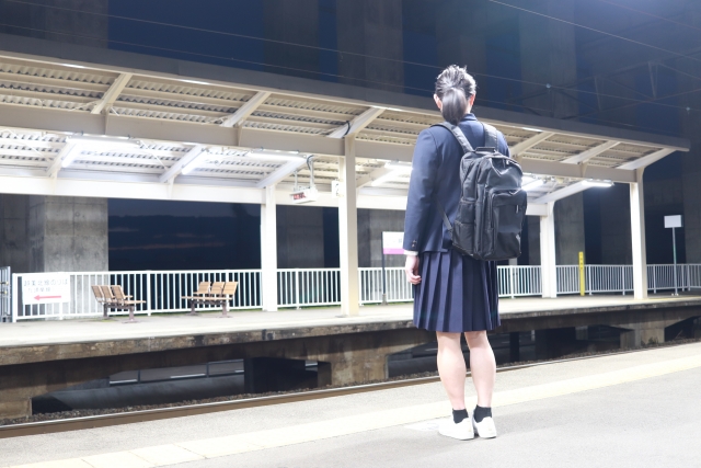 【悲報】女さん、JK時代に通学電車で恐ろしい目に合った過去を明かす