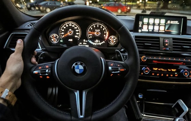 【画像】軽自動車とBMWのコンパクトカーが正面衝突した結果・・・