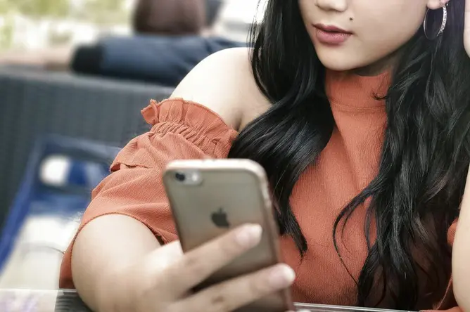 【画像】若い女さんのファッション、完全にバグる
