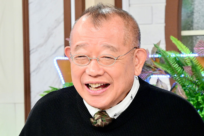 【画像】笑福亭鶴瓶さん、たまたま入った居酒屋でギャルに囲まれてご満悦