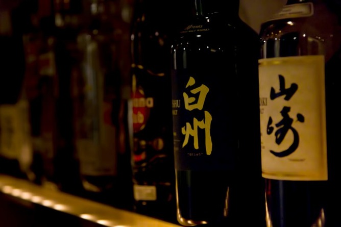 【画像】酒買ったら謎のアイテムがついてきたんやが😨