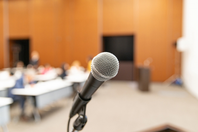 先輩「お前なんで会社の行事に出ないの？」ワイ「えっと…あの…その…」