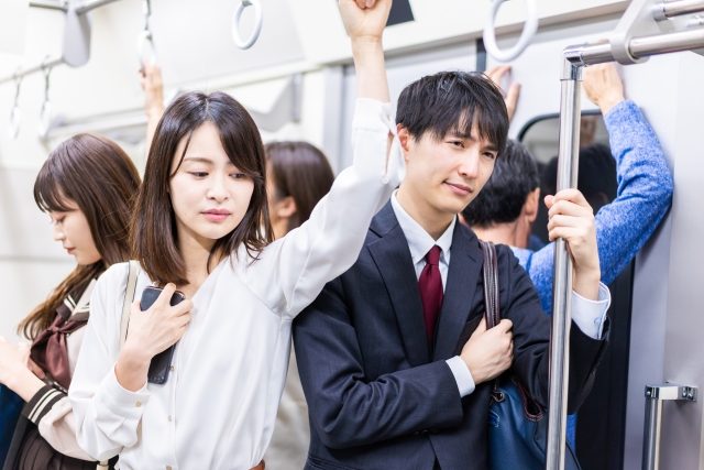 女「今ここで私が『痴漢っ!!』って叫んだらあんた人生終わるよねｗ」