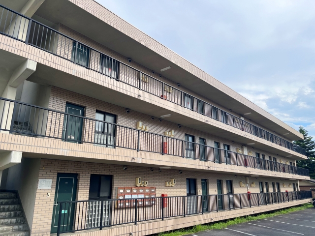 うちのアパートに普段鍵しめてない部屋があるんだけど