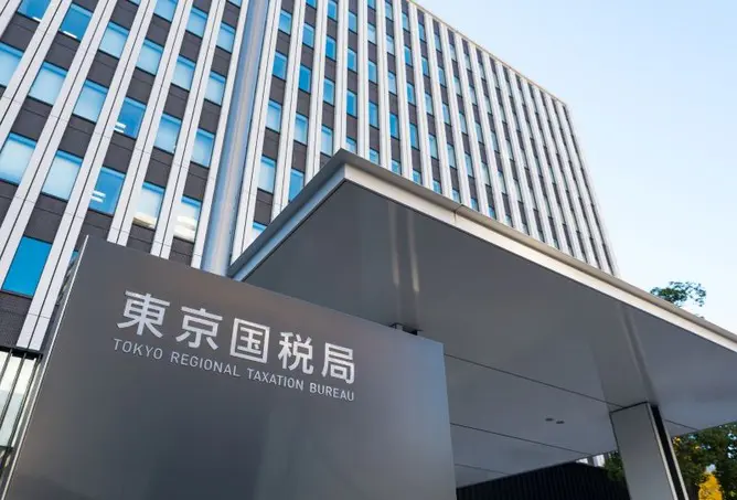 【悲報】株おばさん、国税局のカチコミに遭い全てを失う