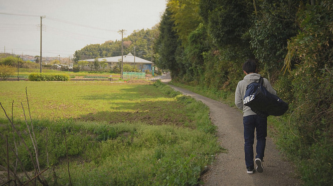 【悲報】地元で同級生に会って挨拶したワイ、「たまたまこっちに来ただけでお前に用は無いよ」と言われる