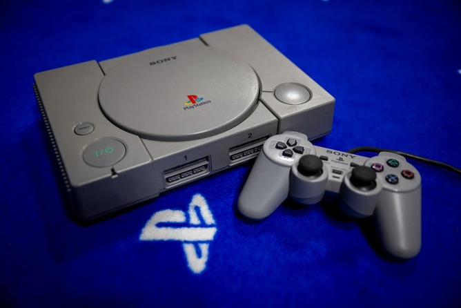 プレイステーションがまだ発売してない時代って家で何してたの？