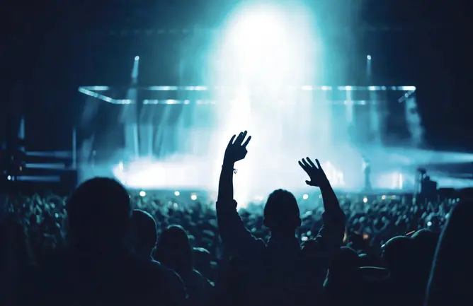 【動画】上海のアニメフェス、歌ってる途中に「日本人の公演全面禁止」が発令され強制終了wwwwwwwww