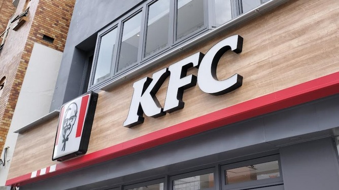 【悲報】ケンタッキーさん、炎上確実のネタをぶっ込んでくる