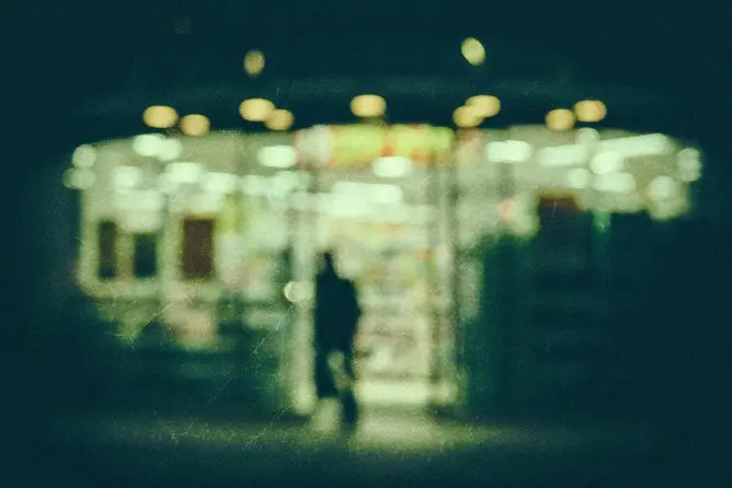 コンビニのGoogle口コミ「夜勤の若い店員の態度が悪い」