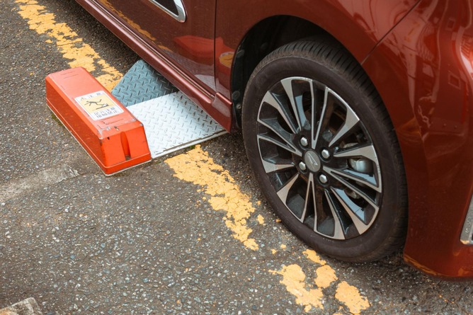 【画像】美少女さん、コインパーキングの悪質な表記にブチギレｗｗｗｗｗｗｗ