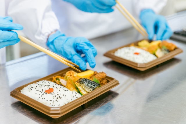 食品工場で弁当におかずを乗せる仕事を8時間やってきた結果ｗ